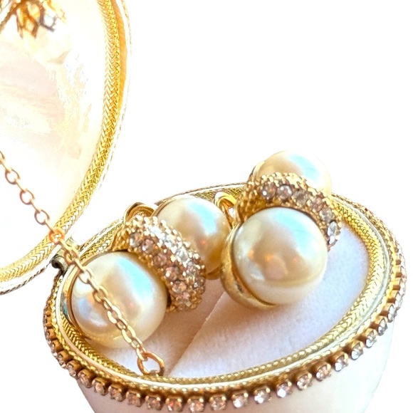 Vintage C1980s gold simulated pearl rhinestone clip on earrings stamped designer - Picture 8 of 14